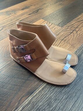 Donald J Pliner DMSX Ankle Double Buckle Leather Toe Ring Sandal Size 9